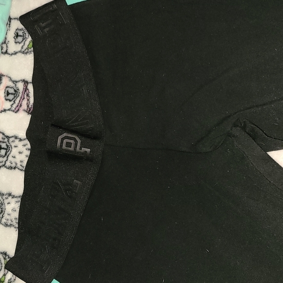 **NWOT** PINK OUTFIT - OFF THE SHOULDER SWEATSHIRT AND CROPPED LEGGINGS - SIZE M - Picture 3 of 6